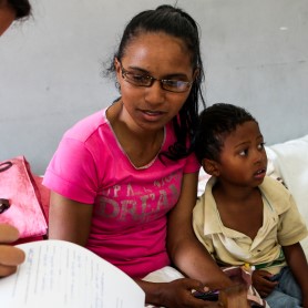 Douleurs sans Frontières est une ONG créée en 1996 par des médecins du centre antidouleur de l’hôpital Lariboisière, et qui est présente à Madagascar depuis 2008. Après avoir soutenu DSF en 2017, nous renouvelons notre aide pour un programme ambitieux de prise en charge de la douleur et des soins palliatifs à Madagascar