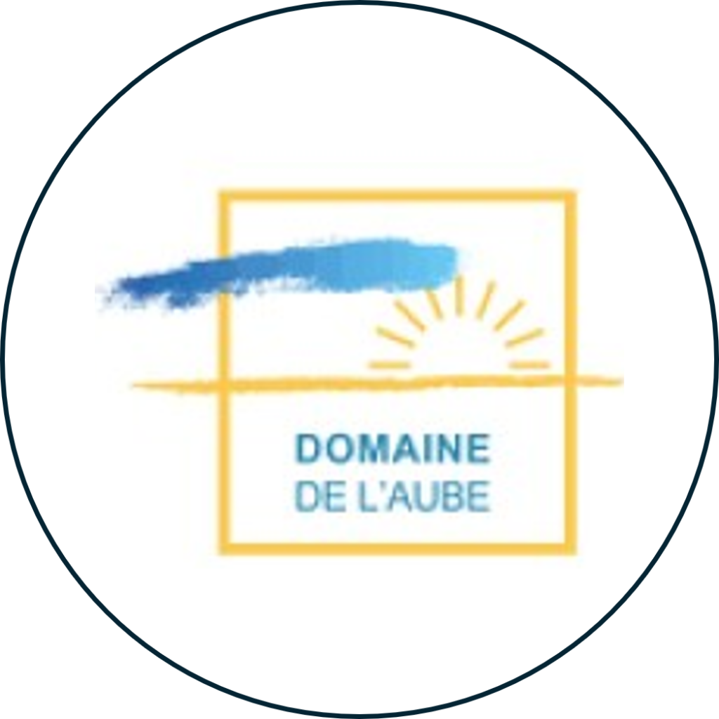 Le Domaine de l’Aube porte le projet de création d’une maison de soins palliatifs de 24 lits à Roanne ainsi que la construction d’une maison des familles composée de studios d’hébergement. Son ouverture est prévue en 2028. Notre Fondation d’entreprise s’engage à financer la cuisine équipé et l’espace restauration.